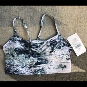 New with tags: Fabletics Kenzie Sports Bra - S